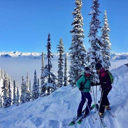 Kicking Horse Canyon Guest House Golden Eksteriør billede