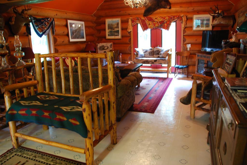 Kicking Horse Canyon Guest House Golden Eksteriør billede