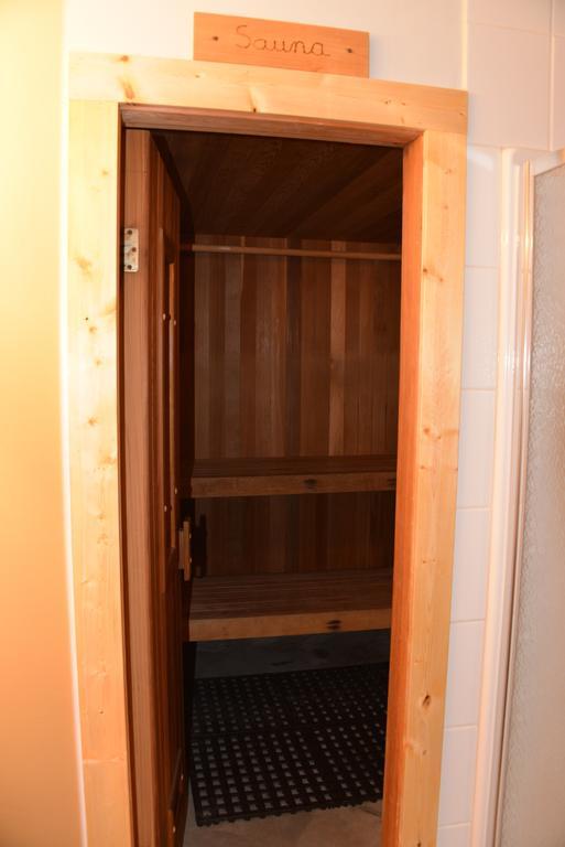 Kicking Horse Canyon Guest House Golden Værelse billede