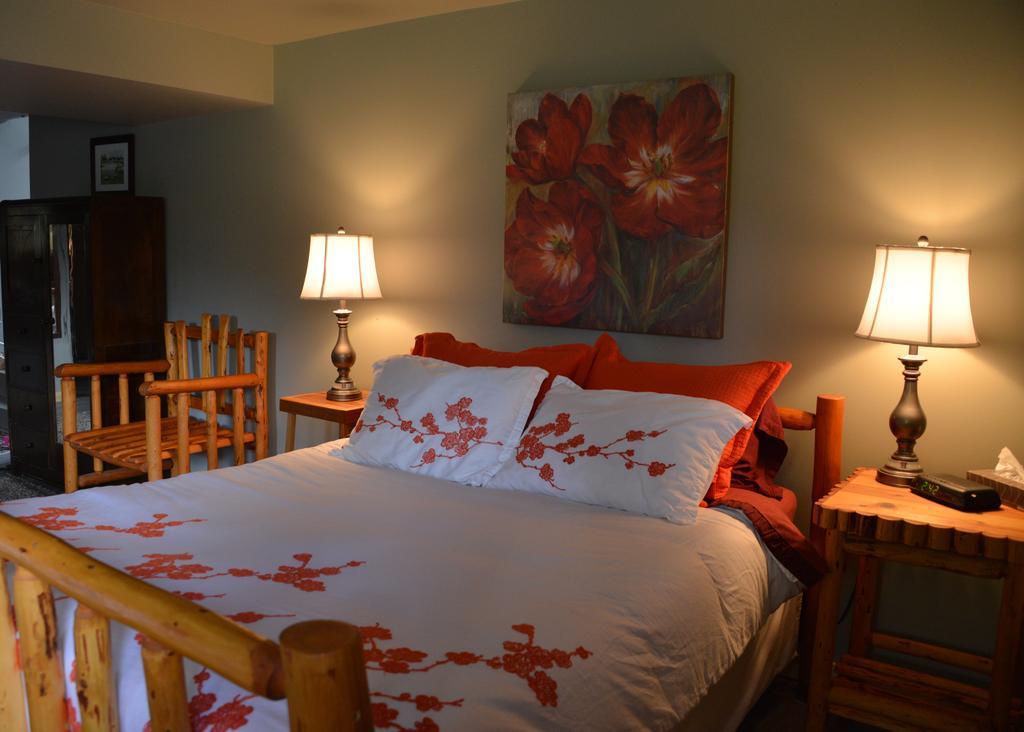 Kicking Horse Canyon Guest House Golden Værelse billede