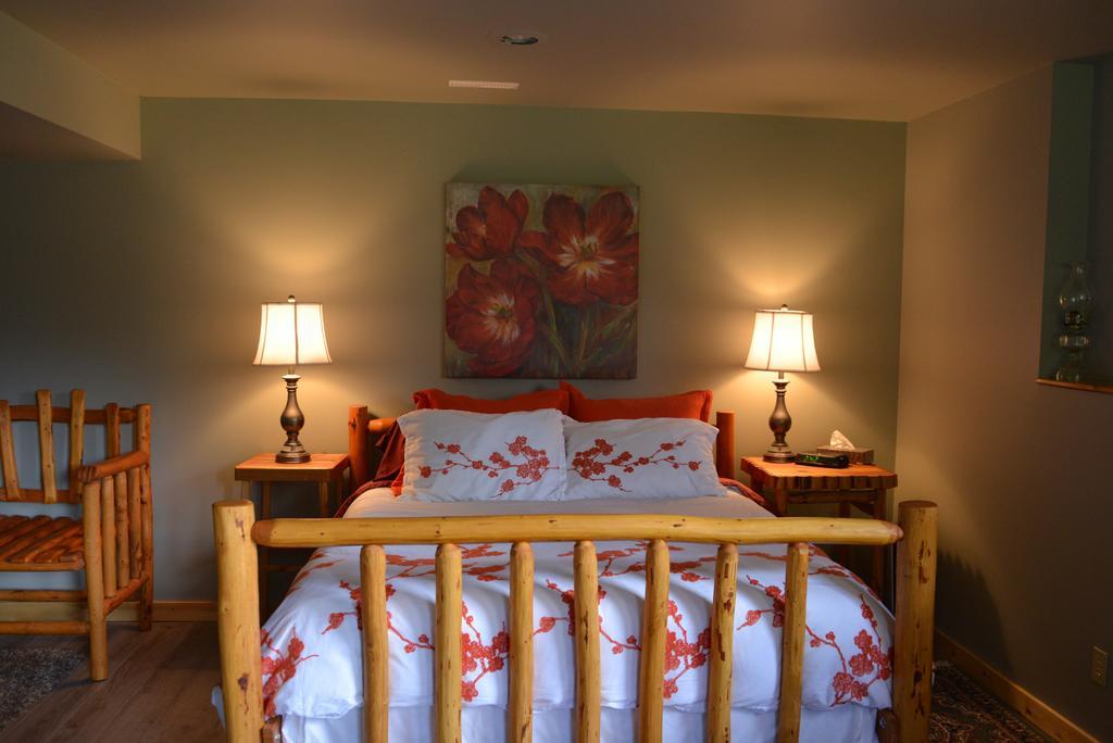 Kicking Horse Canyon Guest House Golden Værelse billede