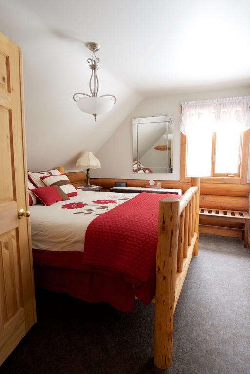 Kicking Horse Canyon Guest House Golden Eksteriør billede