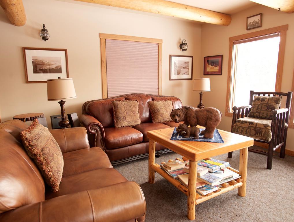 Kicking Horse Canyon Guest House Golden Eksteriør billede