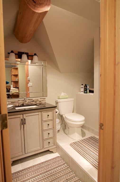 Kicking Horse Canyon Guest House Golden Eksteriør billede