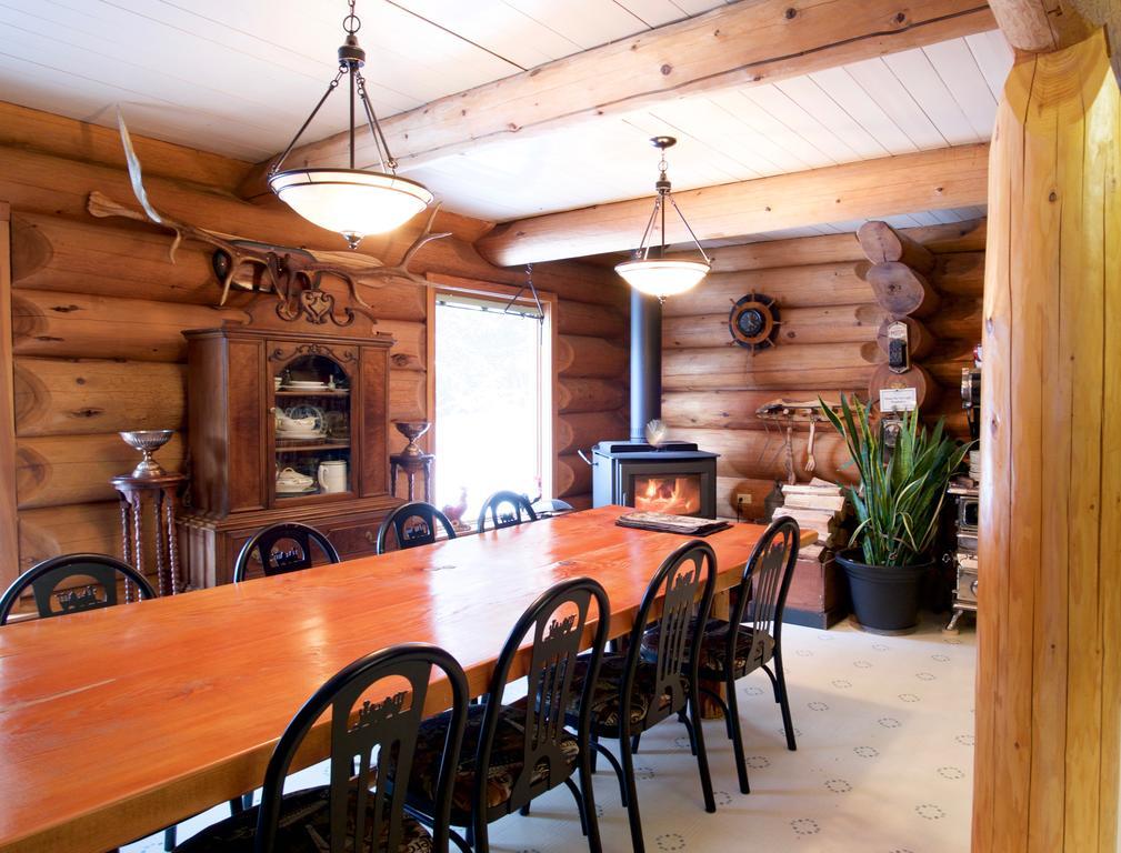 Kicking Horse Canyon Guest House Golden Eksteriør billede