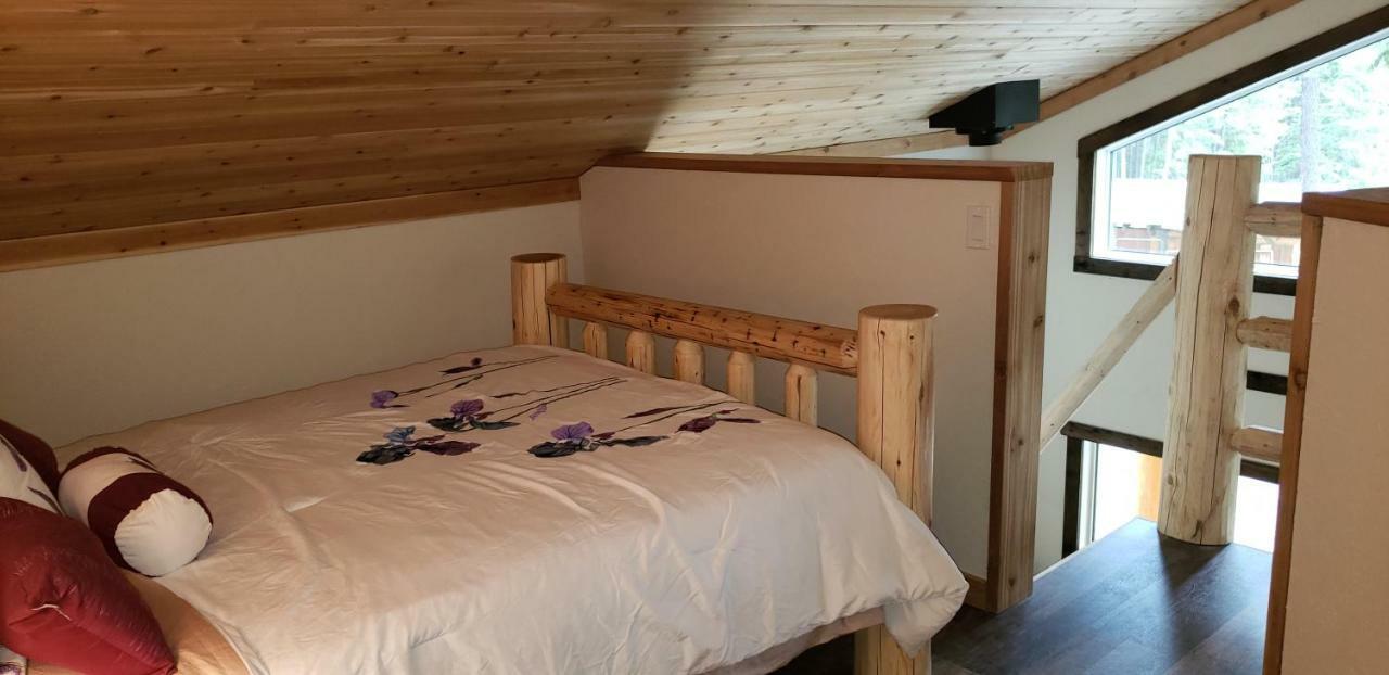 Kicking Horse Canyon Guest House Golden Eksteriør billede