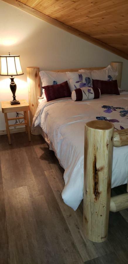 Kicking Horse Canyon Guest House Golden Eksteriør billede