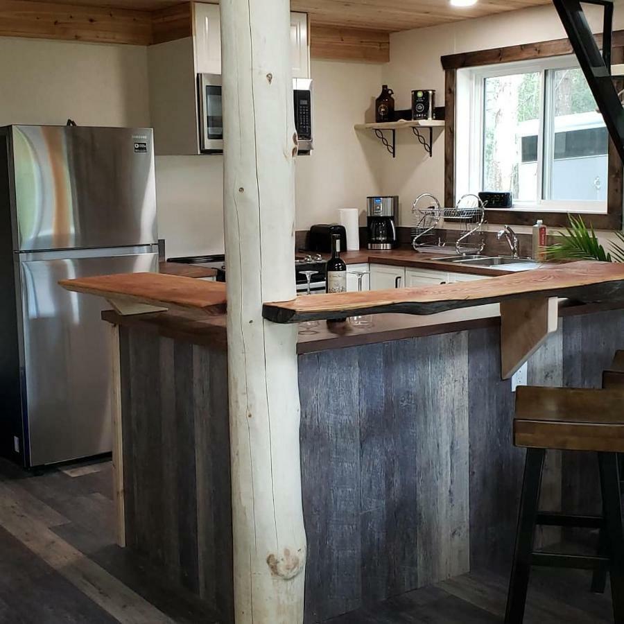 Kicking Horse Canyon Guest House Golden Eksteriør billede