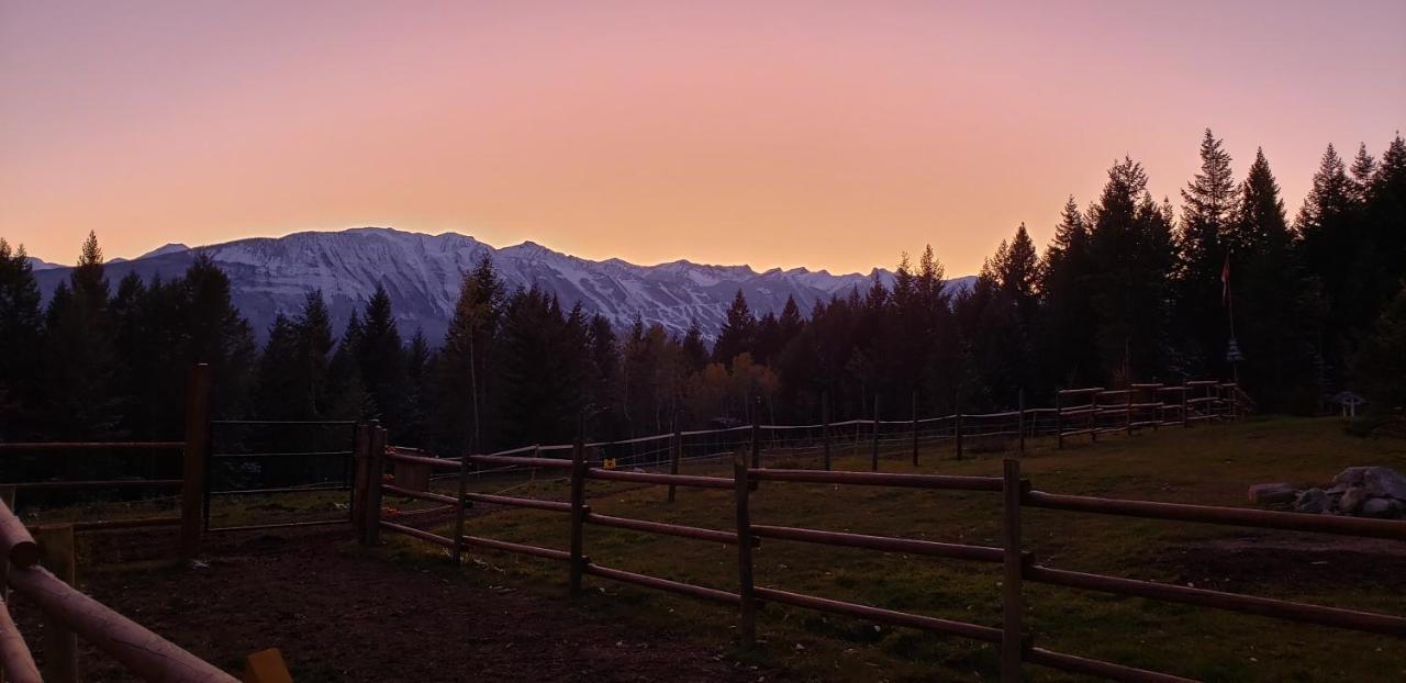 Kicking Horse Canyon Guest House Golden Eksteriør billede
